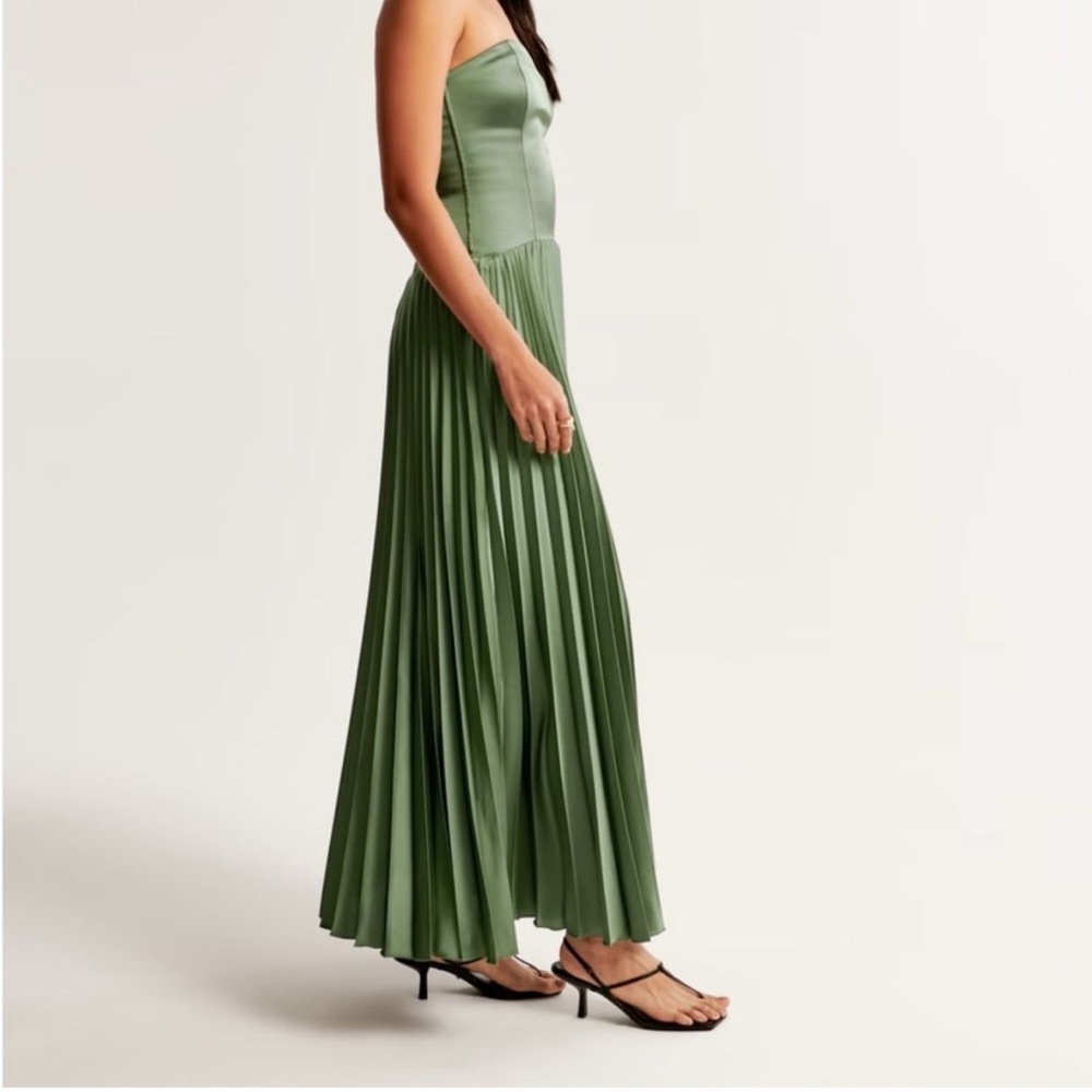 The A&F Giselle Strapless Drop-Waist Gown Green / Abercrombie